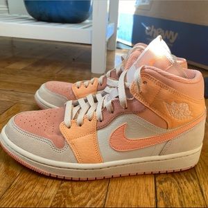Air Jordan Mid SE Orange, Apricot, and Terra W11, M9.5